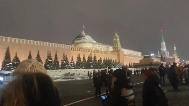 красная площадь перед новым годом смотреть онлайн