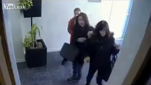 Эксперимент в лифте видео смотреть онлайн