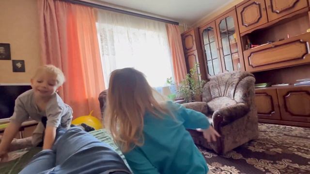 Счастливый Ян / учимся читать с детьми / забираем Марту с садика смотреть онлайн