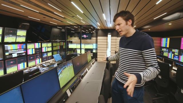 What's Inside a MASSIVE TV Broadcast Truck ? - Full Tour! смотреть онлайн