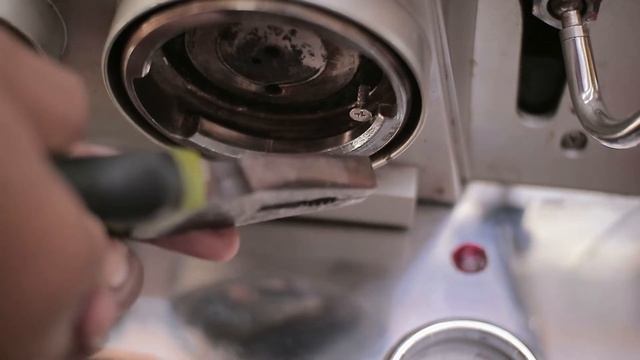 cara mengganti gasket grup head simonelli appia 2. sekalian membersihkan filter mesin espresso смотреть онлайн