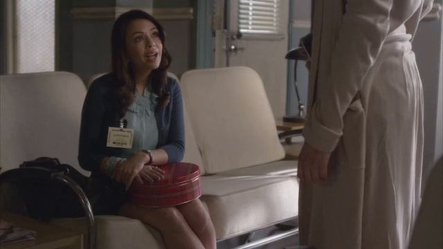 Pretty Little Liars 3x22 "Will the Circle Be Unbroken?" Mona visits Spencer in Radley смотреть онлайн