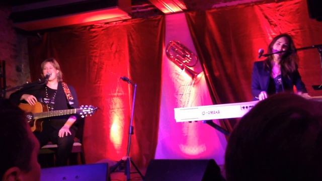 BJ SCOTT & TYPH BARROW - Hotel California смотреть онлайн