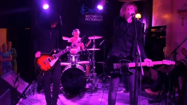 Cheshires - Дрожь (live in "Диван", Киев, 27.05.2013) смотреть онлайн