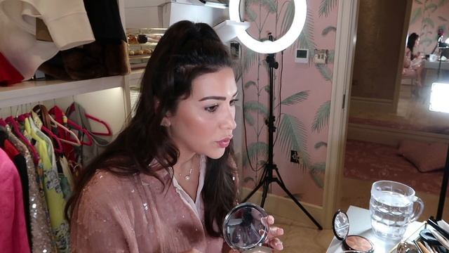 Hosting a Guerlain Masterclass смотреть онлайн