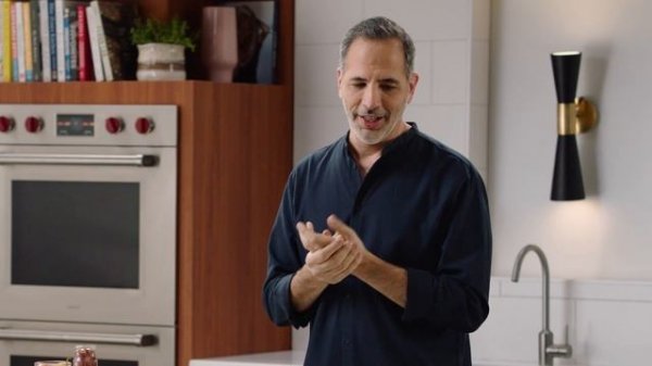 Йотам Оттоленги учит современной ближневосточной кухне