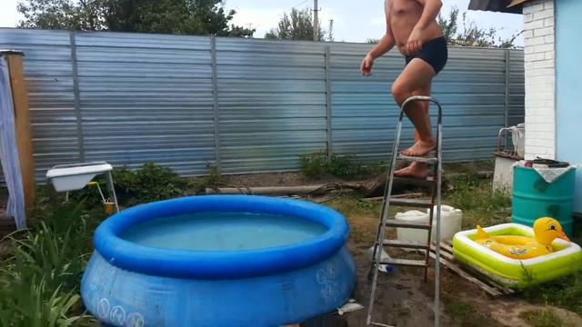 Самый мощный прыжок в бассейн смотреть онлайн