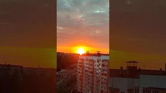 вечер. на закате солнца. закат. приятная музыка. город смотреть онлайн