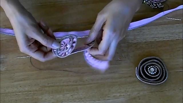 Spiral Zipper Trim Flower Tutorial смотреть онлайн