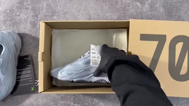 Adidas Yeezy Boost 700 V2 Hospital Blue смотреть онлайн