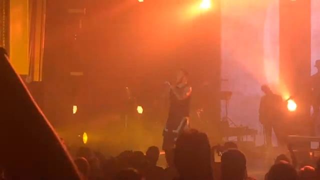 Lucy- Adam Lambert (live) смотреть онлайн