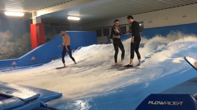 Обучение серфингу на искусственной волне в Парк отеле Пересвет смотреть онлайн