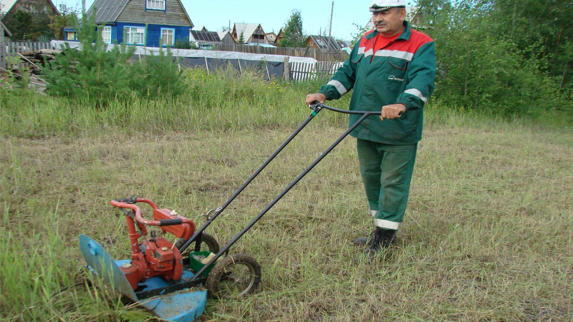 Газонокосилка из бензопилы Урал