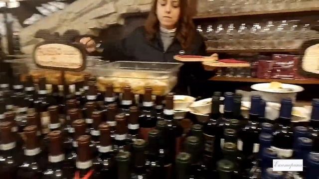 Туристы из Англии таскали еду у моих туристов. 25 апреля - день освобождения? смотреть онлайн