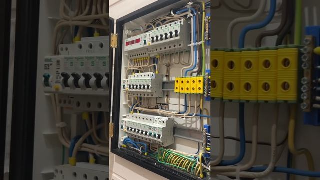 электрика в доме смотреть онлайн