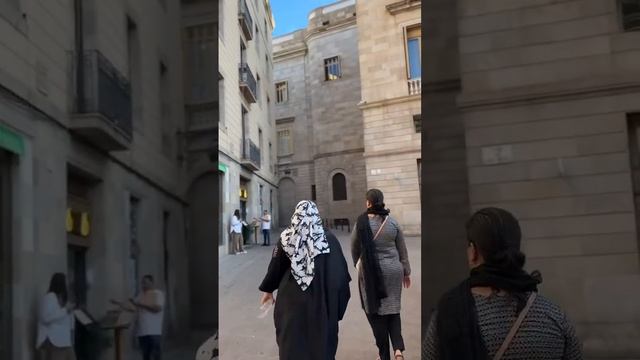 Послушайте звуки Барселоны смотреть онлайн