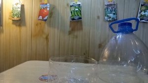 Не выбрасывайте. Пустая 5 литровая бутылка выручит вас на даче и пикнике. Самоделки из бутылки