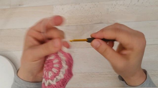 Bu motif çok trend💫Tığ işi mandala kare motif yapımı / Motifli hırka modelleri смотреть онлайн