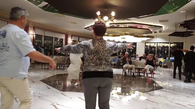 Танцы в отеле Дельфин Би Гранд. смотреть онлайн