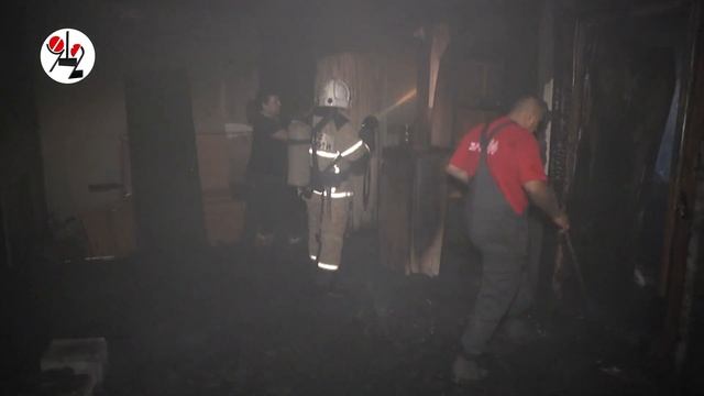 Пожар в бытовке оставил работяг без одежды смотреть онлайн