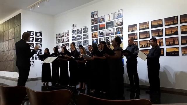 Madrigal da UEA cantando músicas renascentistas смотреть онлайн