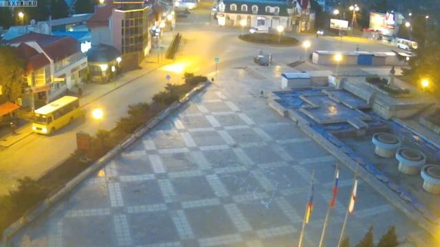 Вебкамера "Площадь Советская". Запись 28.02.2017 07:00:05 смотреть онлайн