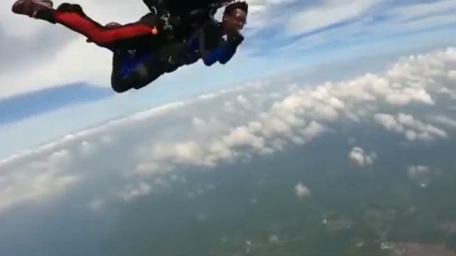 TERJUN PAYUNG TANDEM MASTER POLRI смотреть онлайн