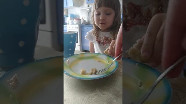 Уроки воспитания детей. Как накормить нехочуху)) смотреть онлайн