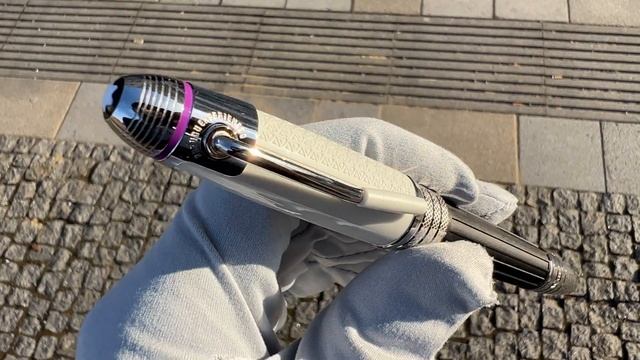 MONTBLANC NEW 23 Great Characters Jimi Hendrix Special Edition Fountain Pen смотреть онлайн