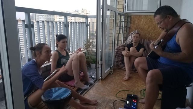 балконник - миндаль