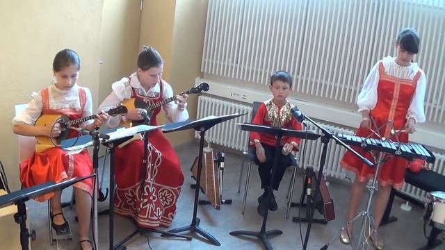 СВЕТИТ МЕСЯЦ Ансамбль УРА без чистого звука 1080p смотреть онлайн