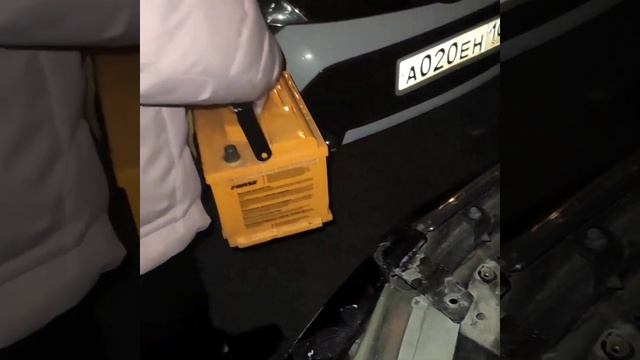 Девушка и аккумулятор 🤣🚗🔧 смотреть онлайн