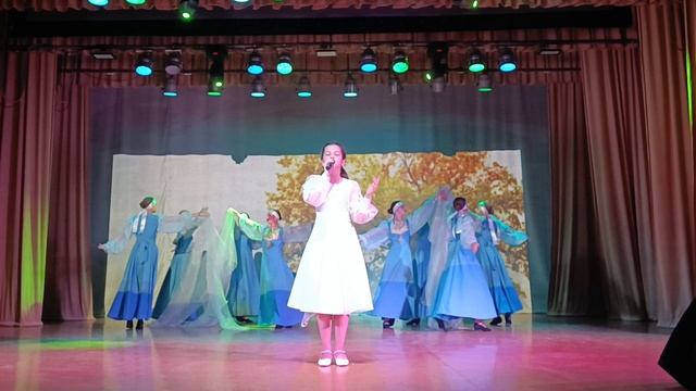 Над Россией моей - Мария Рогачëва и народный ансамбль Тальянка смотреть онлайн