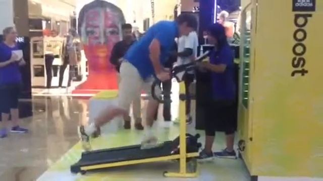 Adidas Boost test в Emirates Mall, Dubai смотреть онлайн