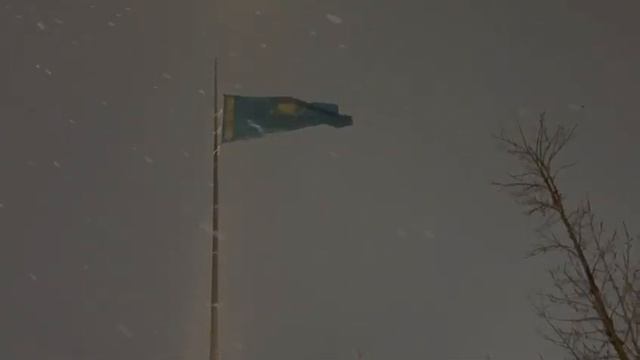 В Астане спустили главный флаг на площади Государственных символов смотреть онлайн