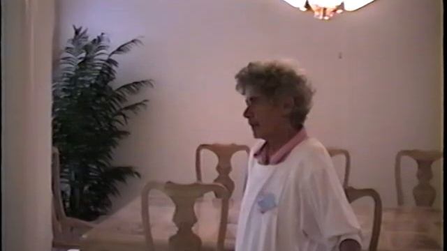 1990 Elizabeth newborn/Mom&DadMarco w/ friends смотреть онлайн