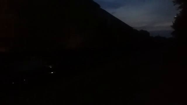 A long and fast NS train with a nice trailing unit and a lovely beautiful horn at night смотреть онлайн