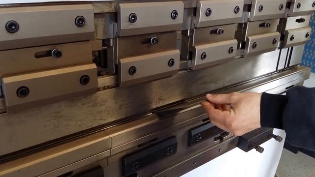 PLEGADORA CENA PHC CNC SYNCRO 35 TONELADAS 1250 MM DE LARGO смотреть онлайн
