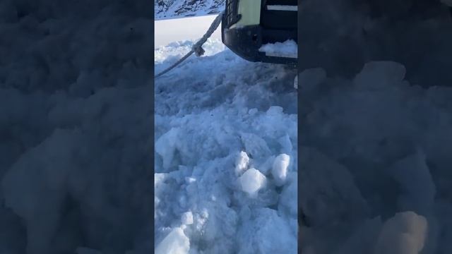 Volvo,Volvo порвал себе редуктор об наледь смотреть онлайн