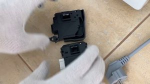 Как заменить неисправный замок блокировки люка стиральной машины Samsung WD70J5410AW за 10 минут