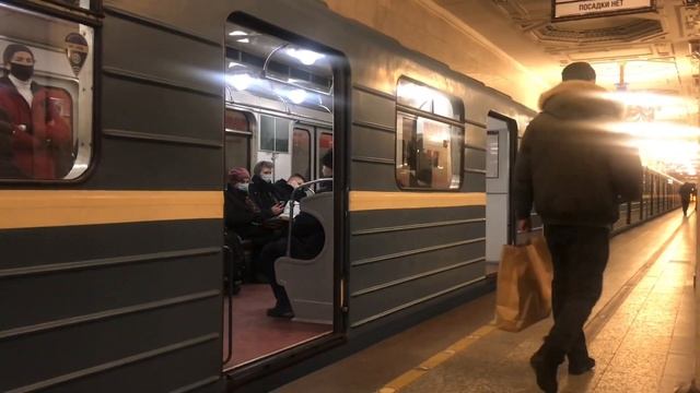 Метропоезд Ем-501/Ема-502/Емх-503 (81-704/705/706) №136 смотреть онлайн