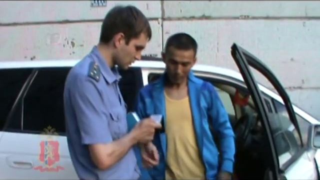 В Красноярске полицейские провели профилактический рейд по общежитиям смотреть онлайн