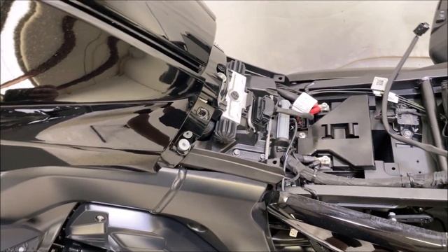Installation of Motorrad Audio's Stage 2.5 Audio Upgrade Kit For The 2022+ BMW K1600 Motorcycle смотреть онлайн