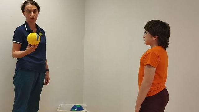 Игры с мячом для развития мелкой и крупной моторики. Ловим и бросаем мяч