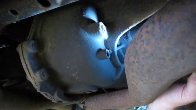 Refresh Fluids on the Differentials and Transfer Case On A Range Rover Sport смотреть онлайн