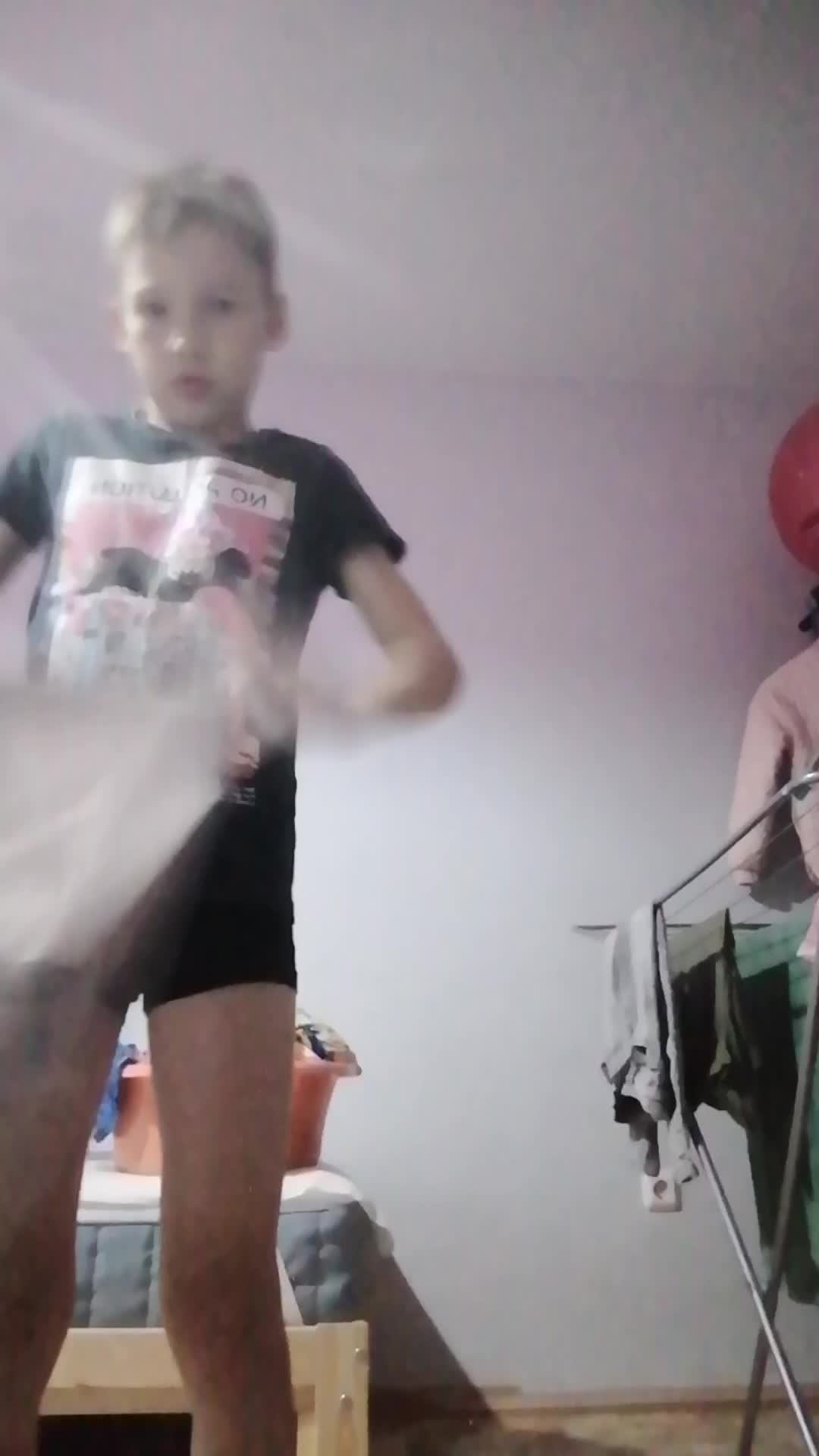 развешиваем белье и делаем уроки чееек! смотреть онлайн