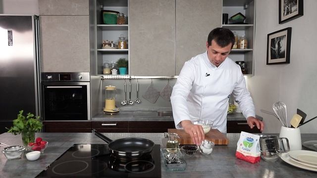 ⭐ СЫРНИКИ ⭐ C КЛУБНИЧНЫМ ТАРТАРОМ И ИЗЮМОМ смотреть онлайн