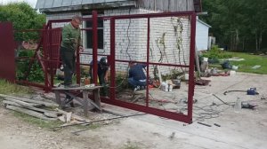монтаж откатных ворот с калиткой внутри, забор профлист, забор сетка 3-Д от фирмы крепости.рф