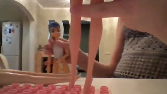 Весёлая семейка Мамы Валентики, Папы Майка, Сестёр Эльзы и Анны!!! Сестры выбирают кружки♥♥♥ смотреть онлайн