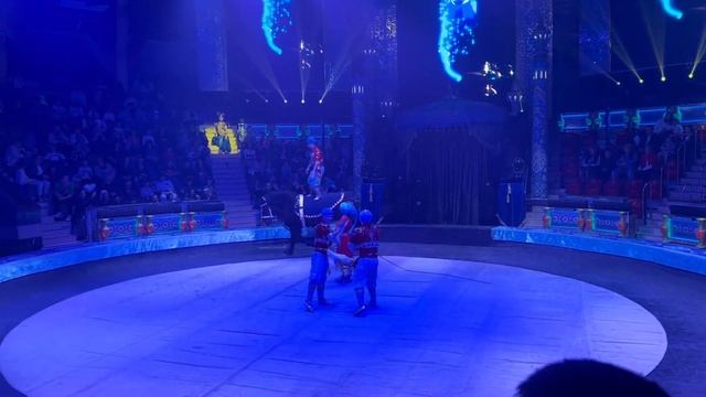 Номер с лошадьми циркового шоу Гии Эрадзе «Песчаная сказка» смотреть онлайн